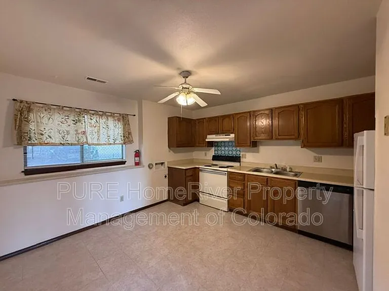 1122 Yuma St #B — Photo 4