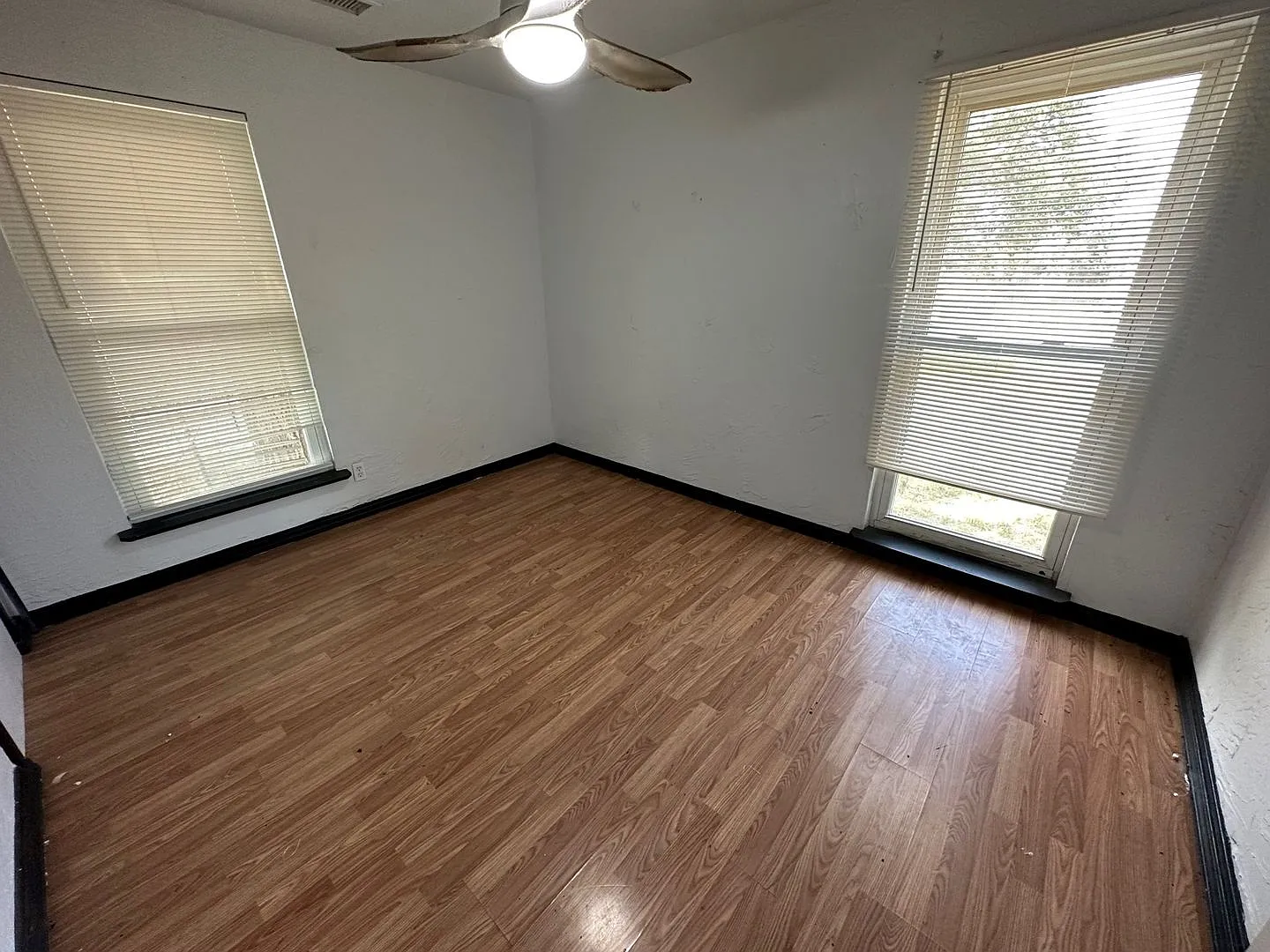 Columbine St 927 — Photo 4