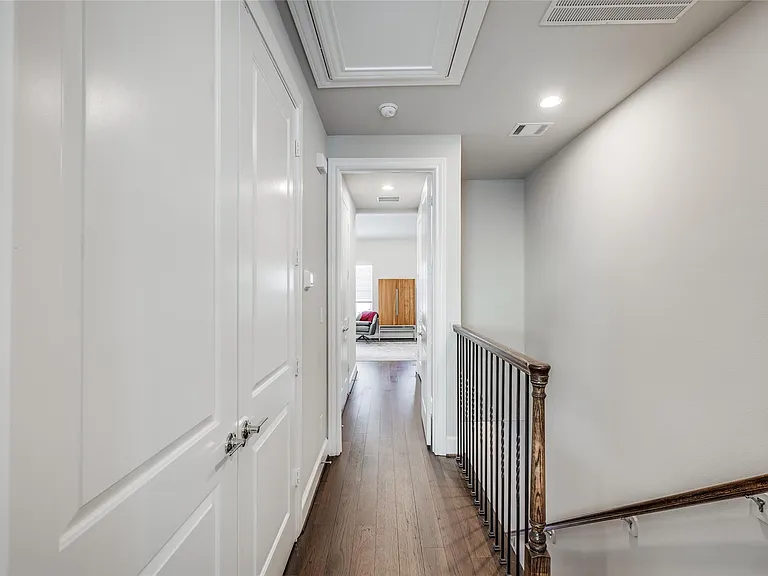 6056 Kansas St — Photo 26