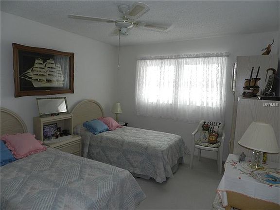 4th image of 209 Elmwood Cir