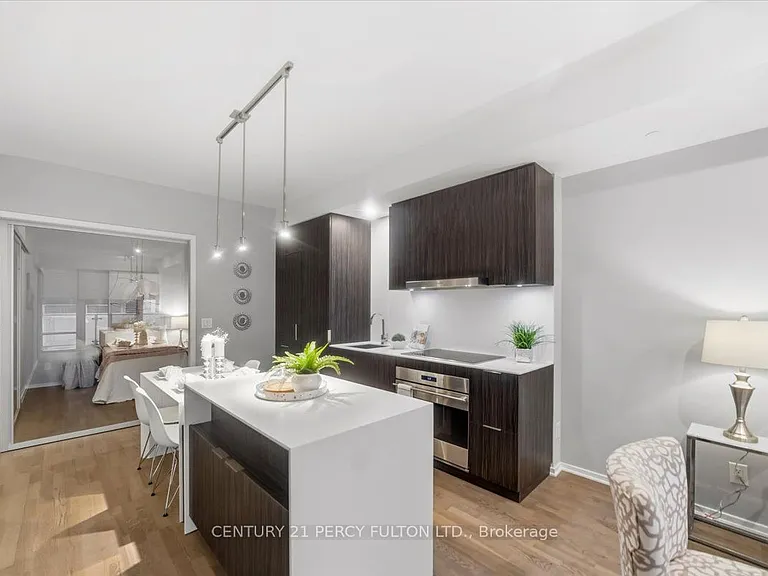 1 Bloor St E #313 — Photo 8