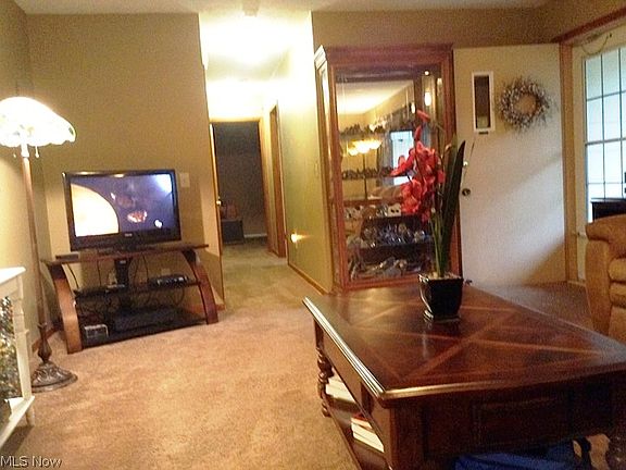 4th image of 28342 Evergreen Dr