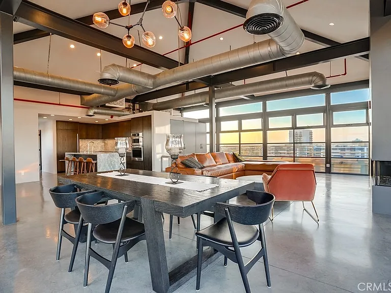 100 W 5th St #Penthouse 9B — Photo 4