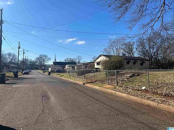 3rd image of 1657 19th Pl SW