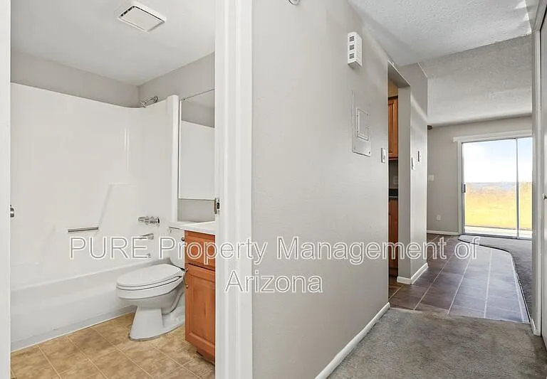 1224 E Evergreen St #102 — Photo 23