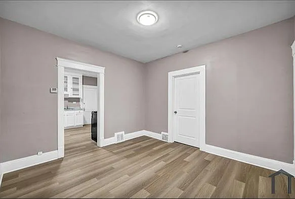 2764 E 124th St #LOWER — Photo 21