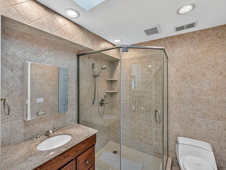 280 Ash St — Photo 29