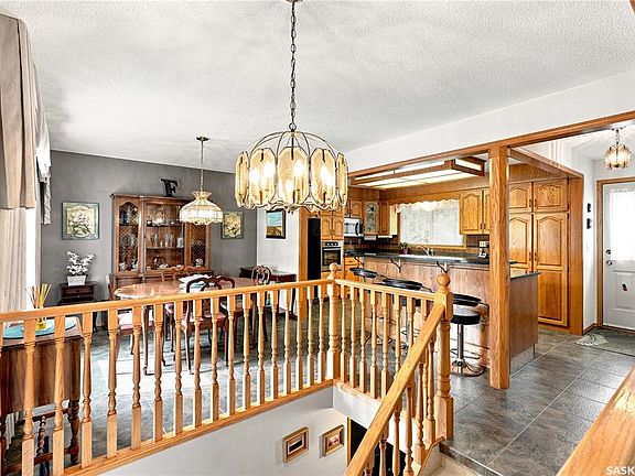 3rd image of 429 Montreal AVENUE S