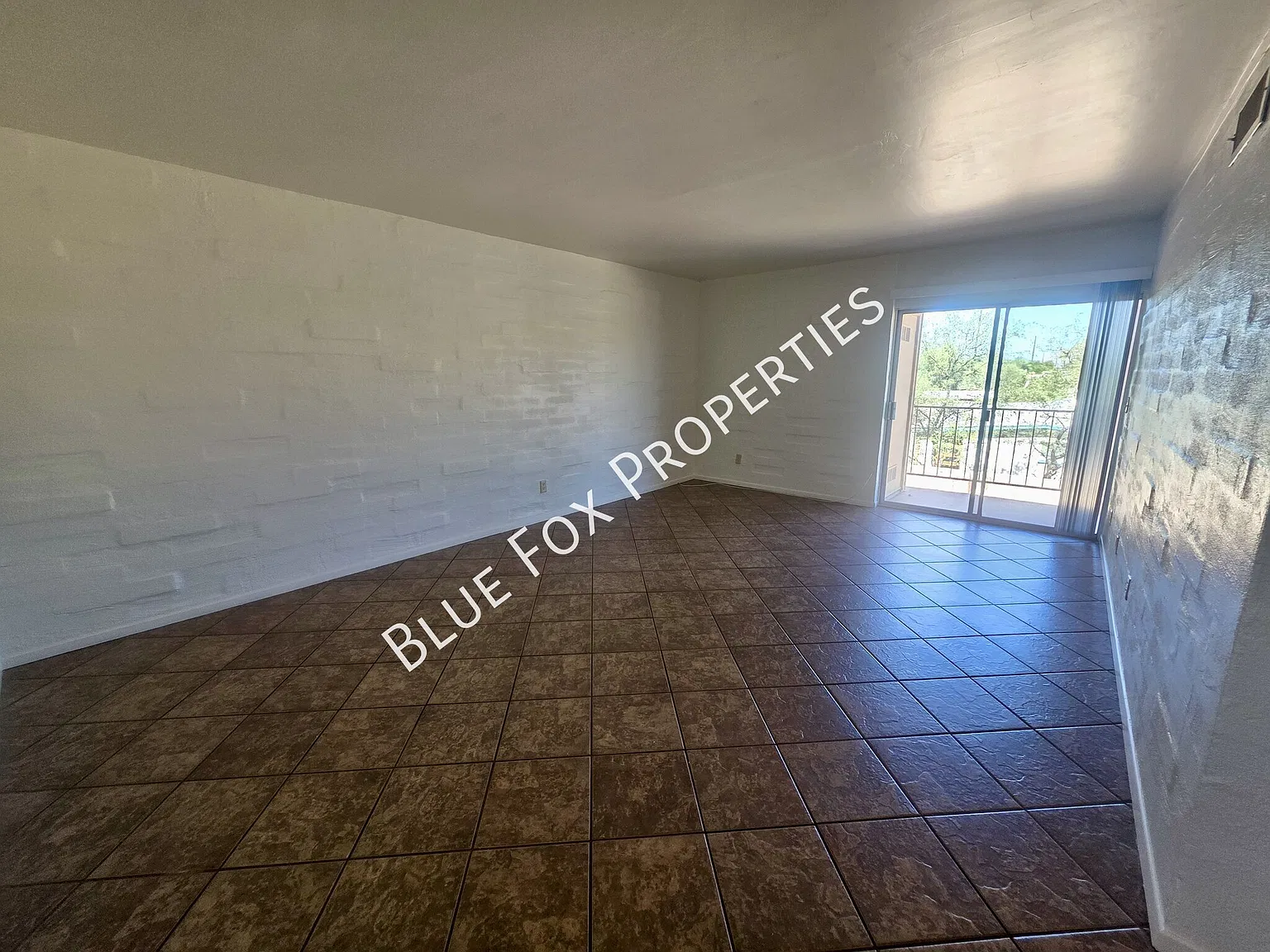 Charming 2-Bedroom Condo in a Convenient Central Location — Photo 2