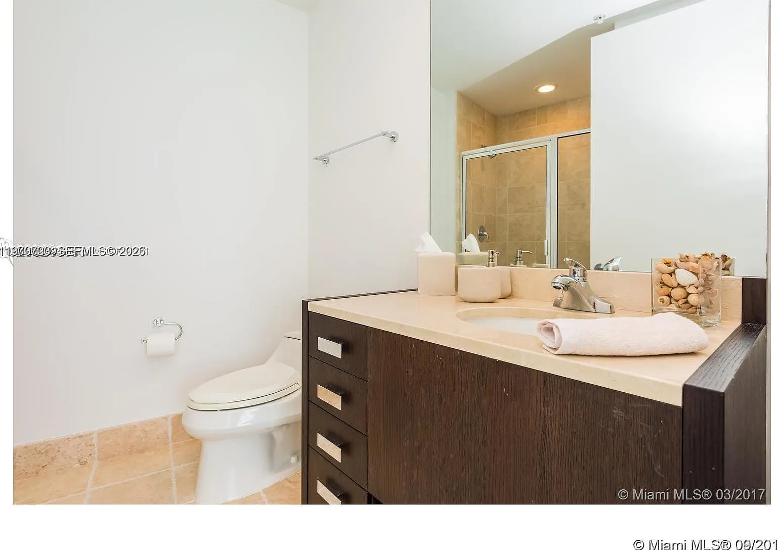 Trump Royale Condo — Photo 3