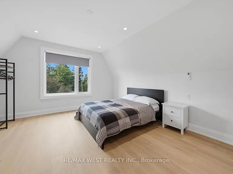 50 Rotherham Ave — Photo 17