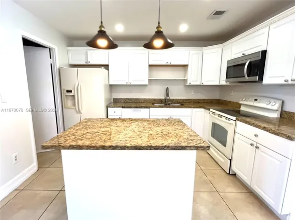 13725 SW 84th St APT A, Miami, FL 33183