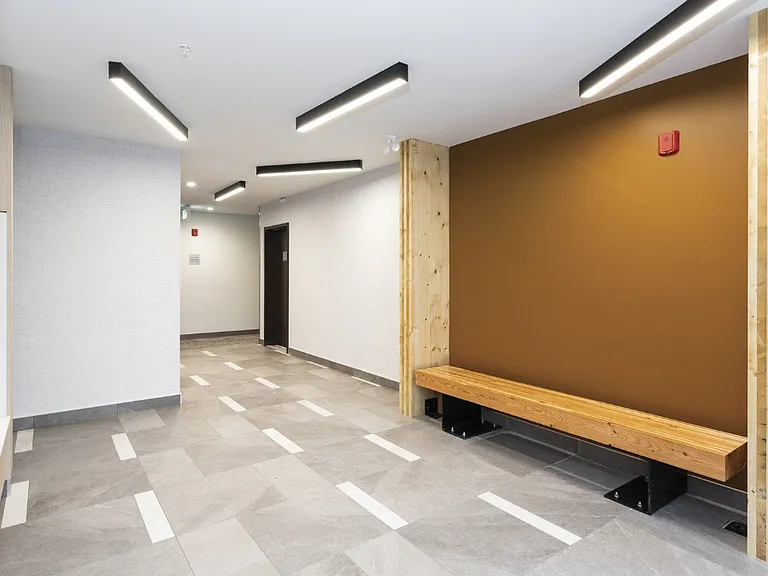 717 Como Lake Ave — Photo 4