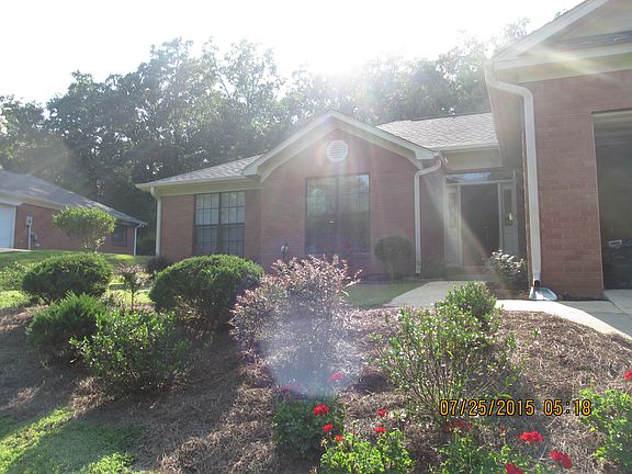 3rd image of 807 Park Dr