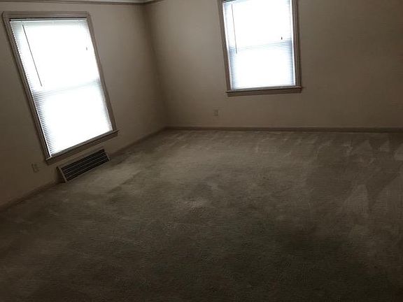 4th image of 14129 Courtland Ave