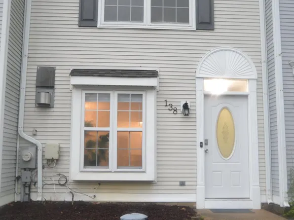 138 Creekside Ct, Newark, DE 19702