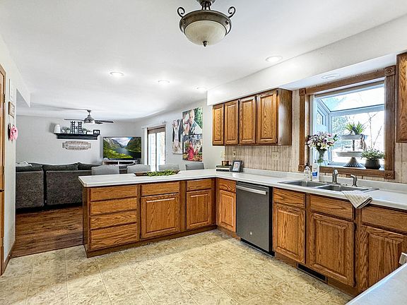4th image of 9204 W 143rd Pl