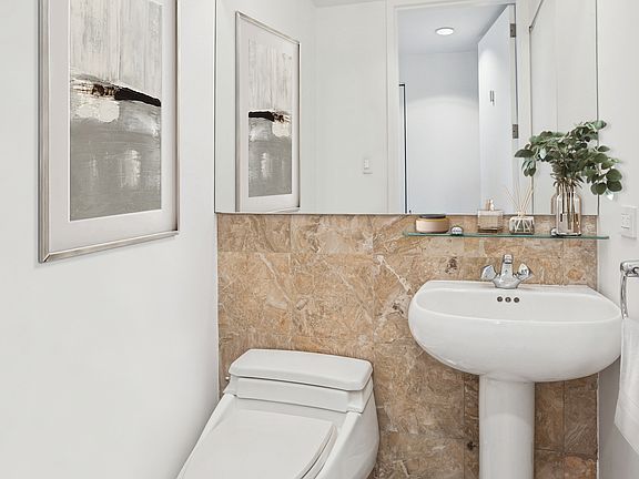 4th image of 160 W 66th St APT 24A