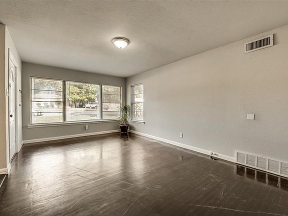 4th image of 2308 Linda Ln