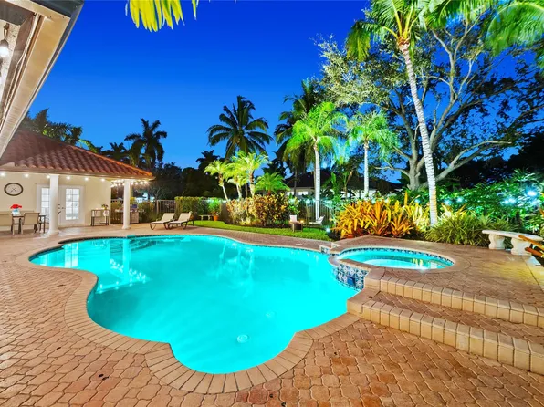 13841 Alexandria Court, Davie, FL 33325