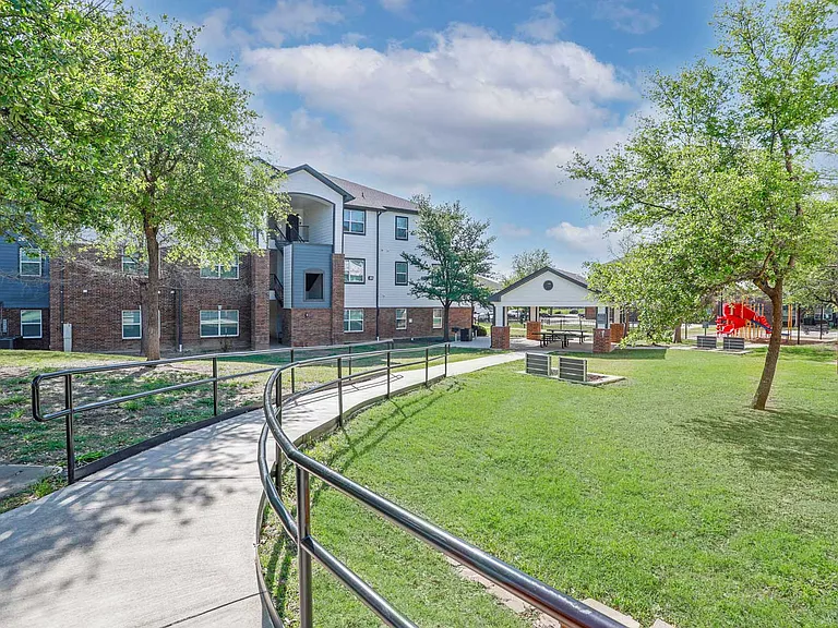 Worthington Point Apartments — Photo 12