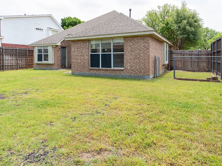 11990 Cobblestone Dr — Photo 32