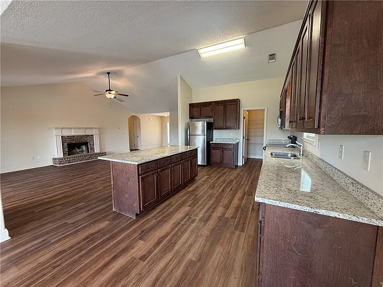 2125 Savannah Dr — Photo 4
