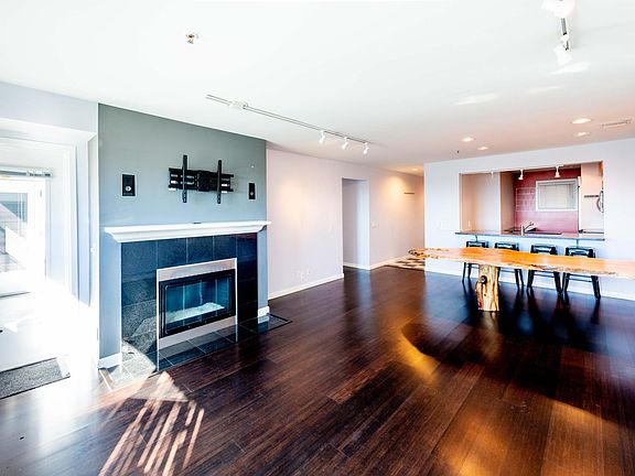 3rd image of 420 Melrose Ave E APT 602