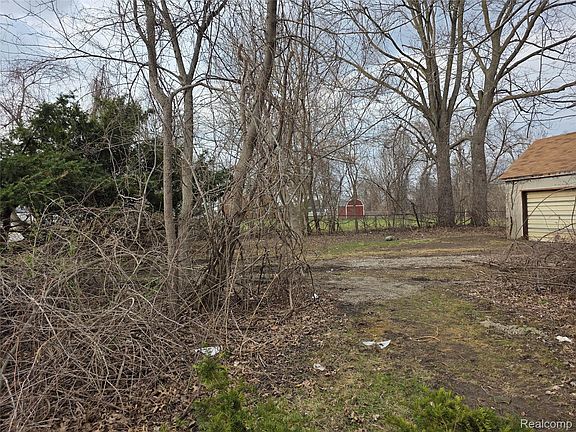 5th image of 7285 Farnum St
