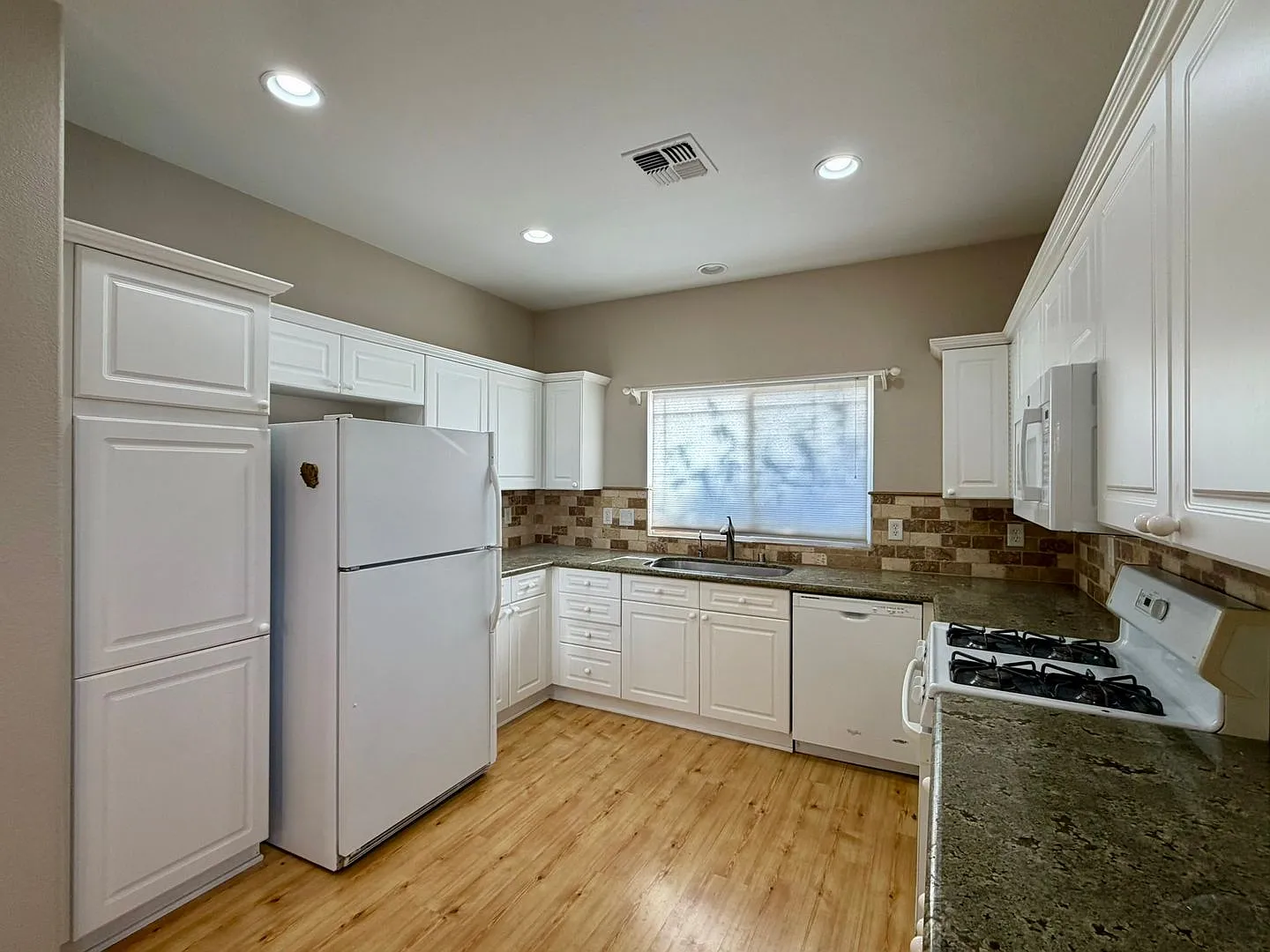 10647 Vista Bonita - Double Diamond Home — Photo 2