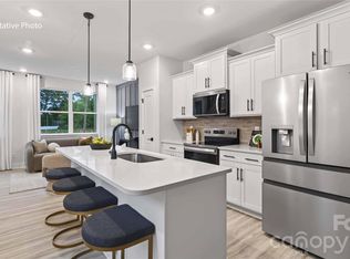 521 Annagh Dr, Charlotte, NC 28217