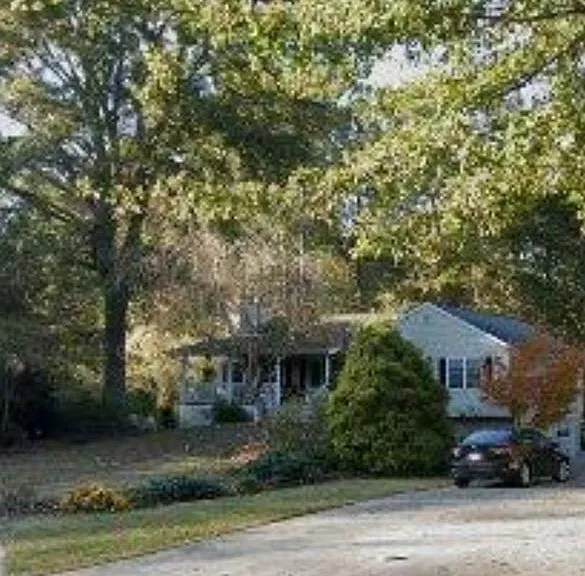 1081 Colony Dr — Photo 1
