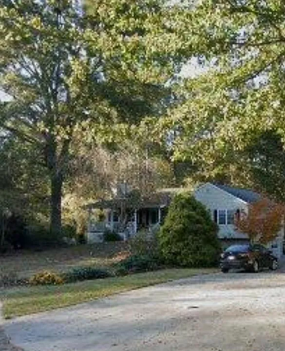 1081 Colony Dr