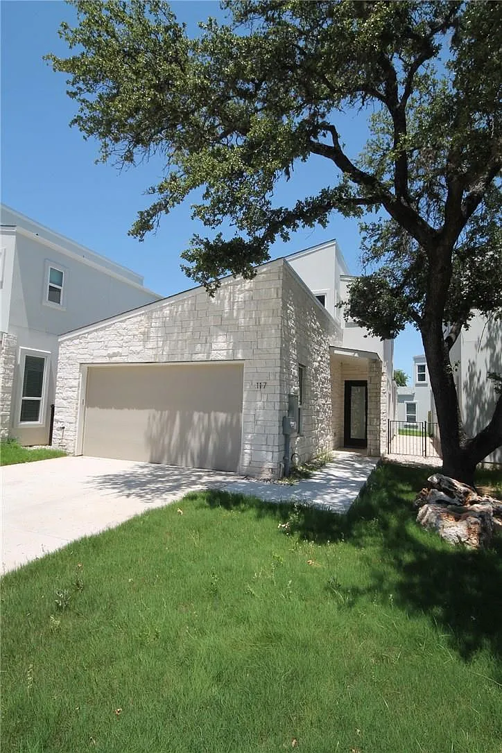 3 bed, 2.5 bath, 2035 sqft, $2,450 — Photo 1