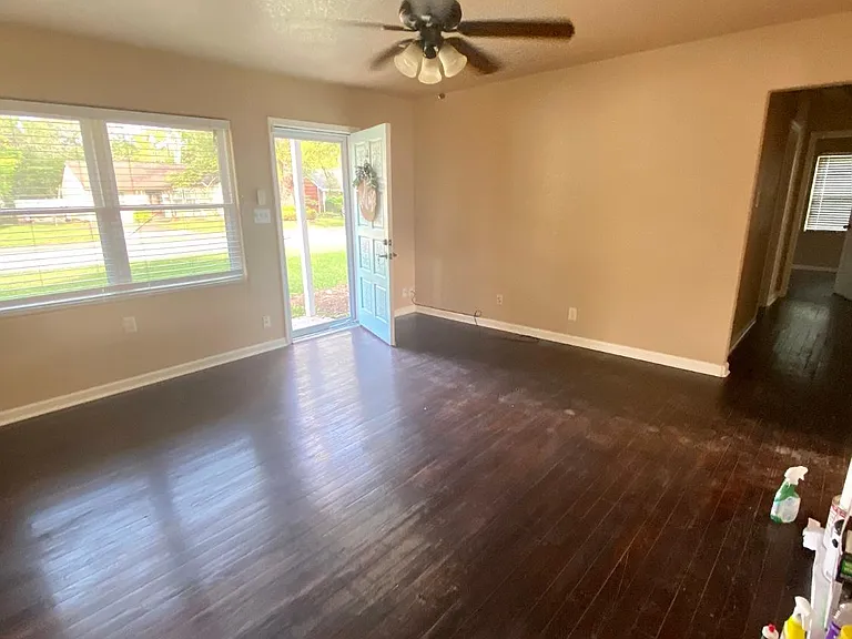 220 Laurel St — Photo 12