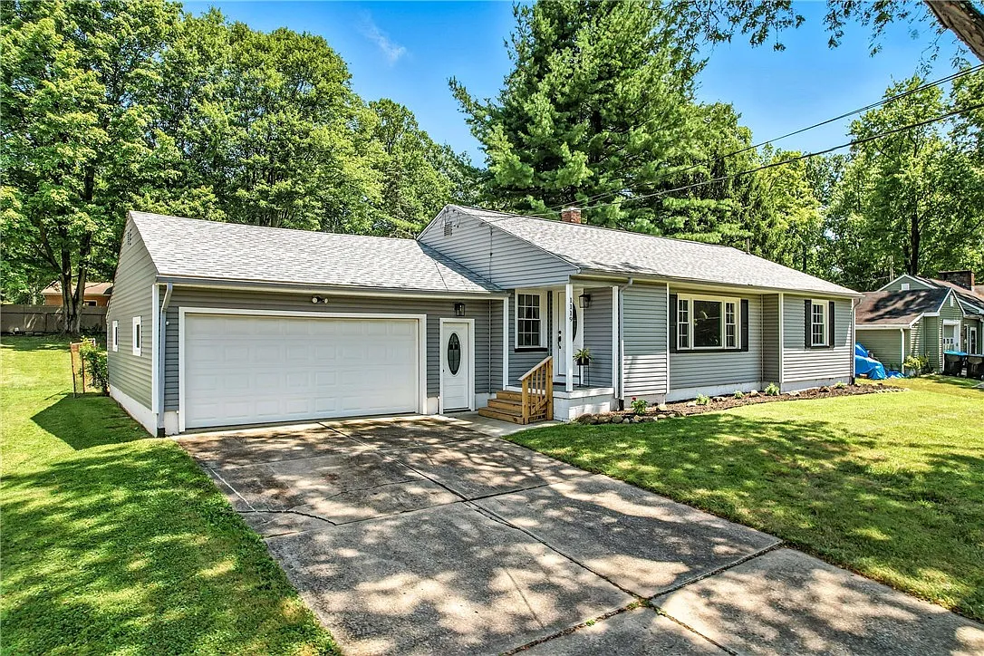 1119 Carroll Ln photo 1