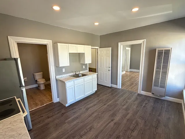 Building Photo - 316 Schenck St
