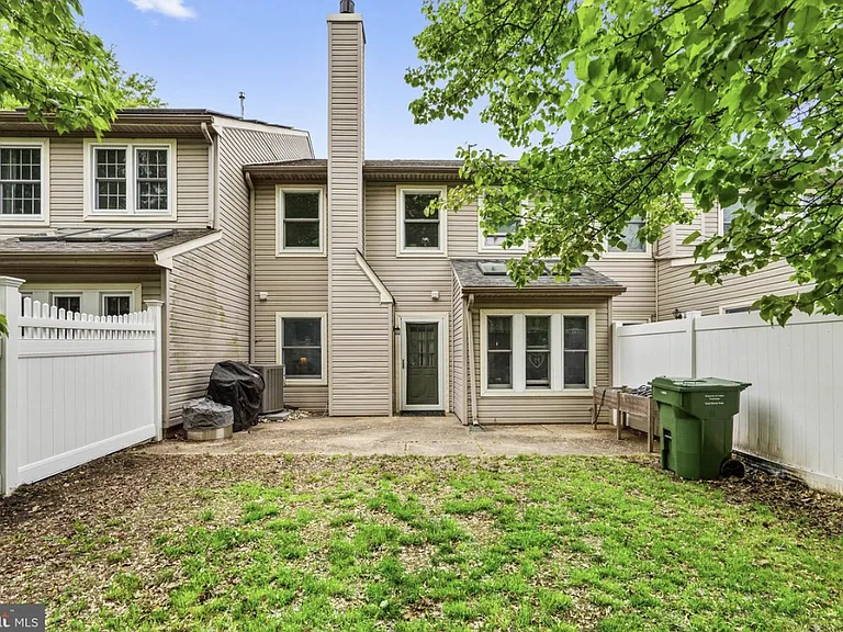 139 Carriage Ln — Photo 18