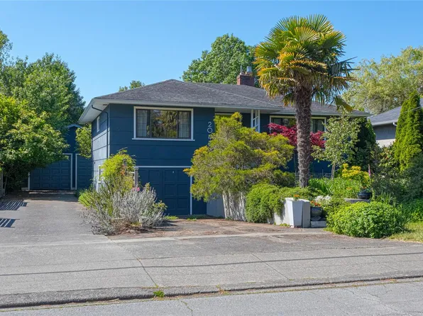 2047 Neil St, Oak Bay, BC V8R 3E1