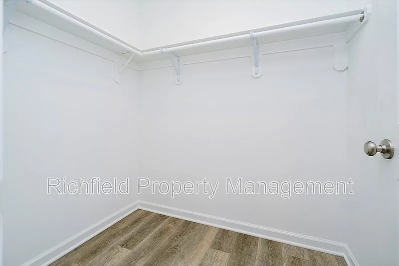 3 bed, 2.0 bath, 1350 sqft, $1,600 — Photo 4