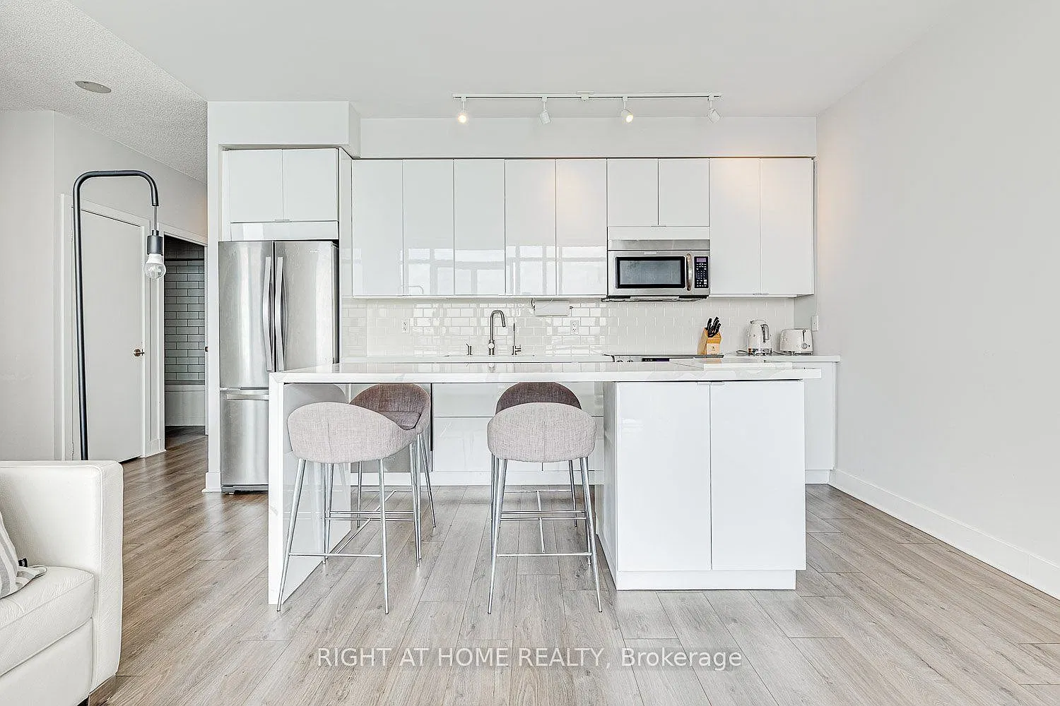 2 bed, $3,200 — Photo 3