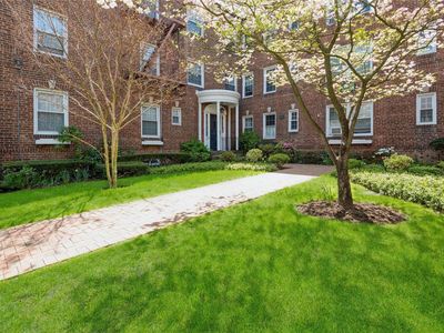 8 Welwyn Road #3G, Great Neck, NY, 11021