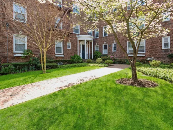 8 Welwyn Road #3G, Great Neck, NY 11021