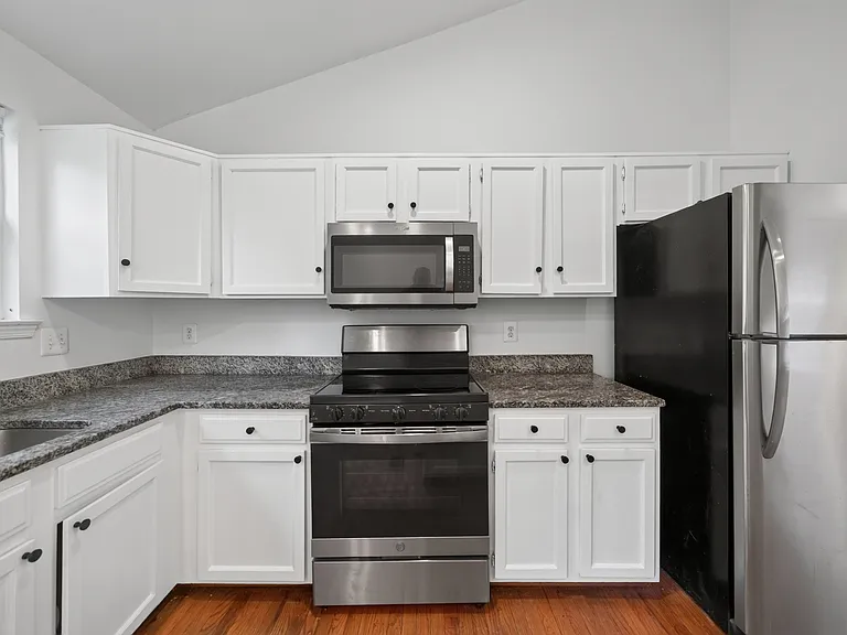 8 Worthington Ct — Photo 16