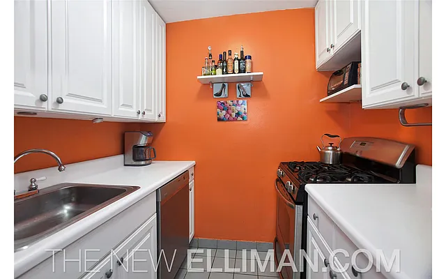 Sold by Douglas Elliman | media 18