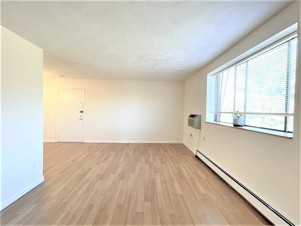1 bed, 1.0 bath, 782 sqft, $2,400 — Photo 3