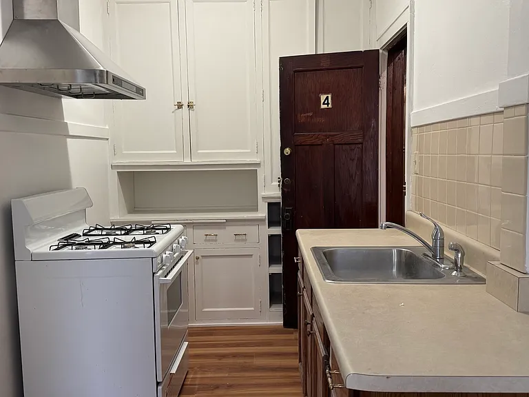 1018 E Brady St #4 — Photo 5