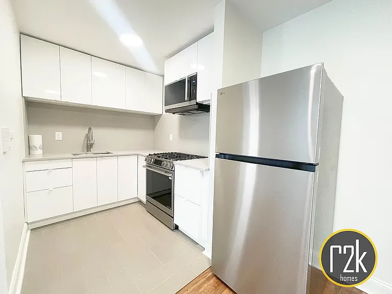 3825 Parsons Blvd #5L — Photo 15