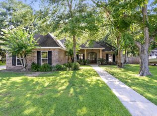 814 Canebrake Dr, Ocean Springs, MS 39564