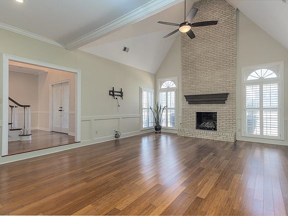 3rd image of 2542 Brachton Ave